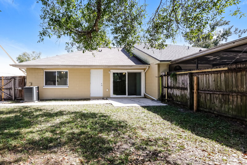 1,800/Mo, 3308 Laurel Dale Dr Tampa, FL 33618 Rear View