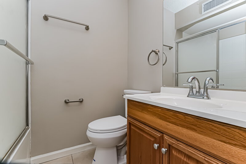 3,425/Mo, 13933 Oak Forest Blvd N Seminole, FL 33776 Bathroom View