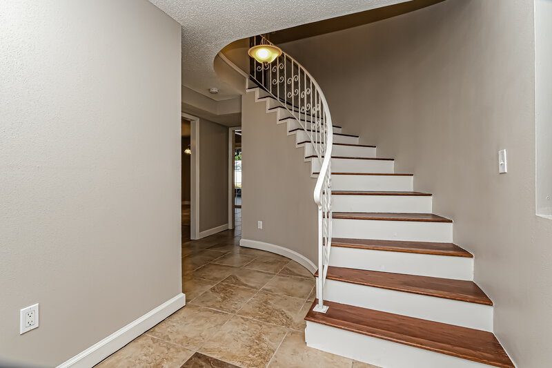 3,425/Mo, 13933 Oak Forest Blvd N Seminole, FL 33776 Stairs View