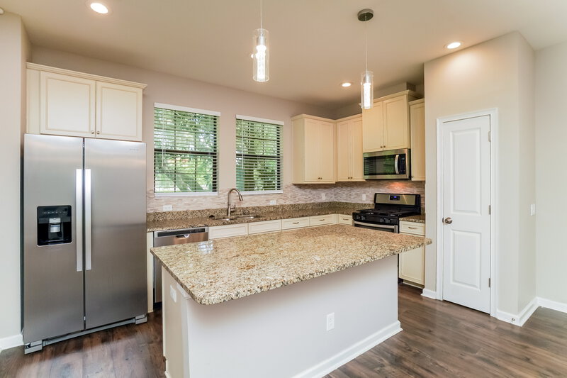 2,130/Mo, 5701 Colony Glen Rd Lithia, FL 33547 Kitchen View
