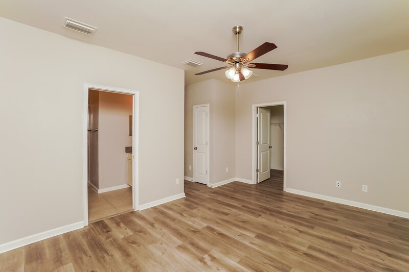 2,130/Mo, 5701 Colony Glen Rd Lithia, FL 33547 Main Bedroom View 2