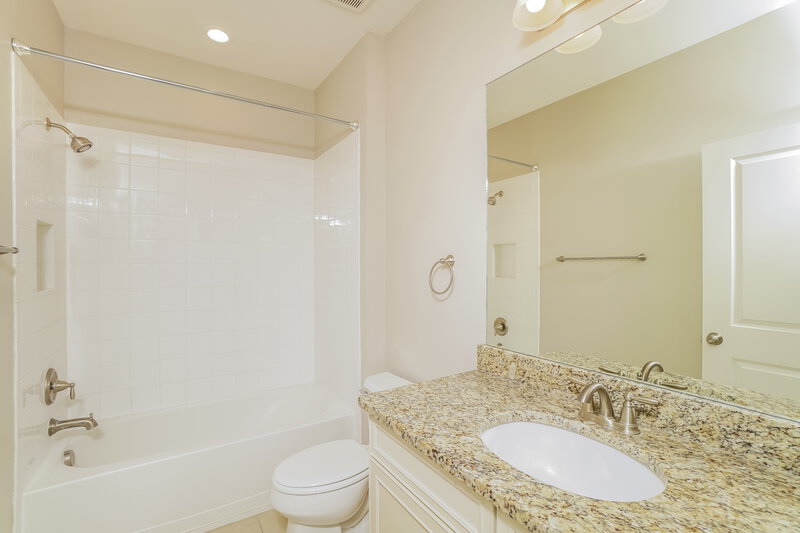 2,130/Mo, 5701 Colony Glen Rd Lithia, FL 33547 Bathroom View 2