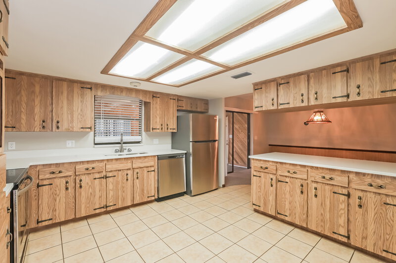 2,030/Mo, 7606 Mather Rd N Lakeland, FL 33810 Kitchen View