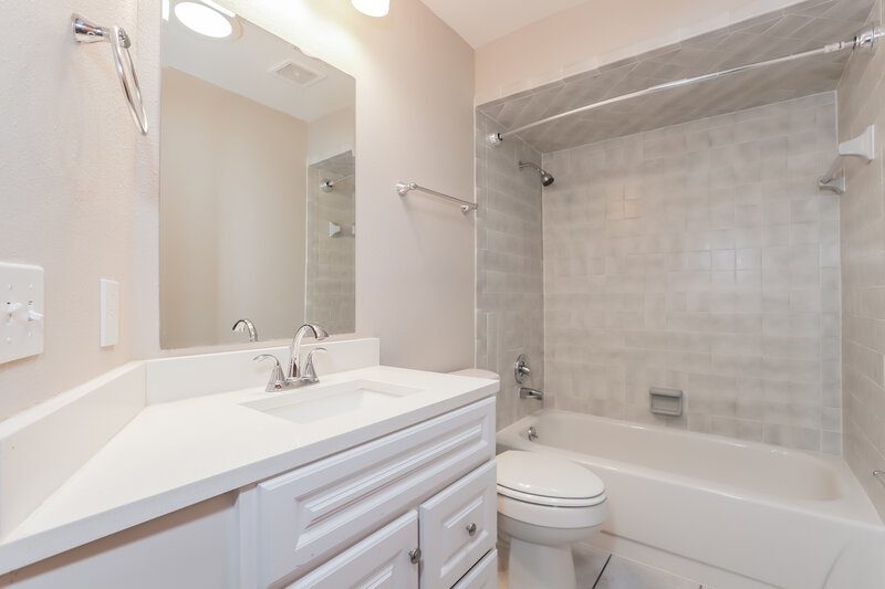 2,030/Mo, 7606 Mather Rd N Lakeland, FL 33810 Bathroom View