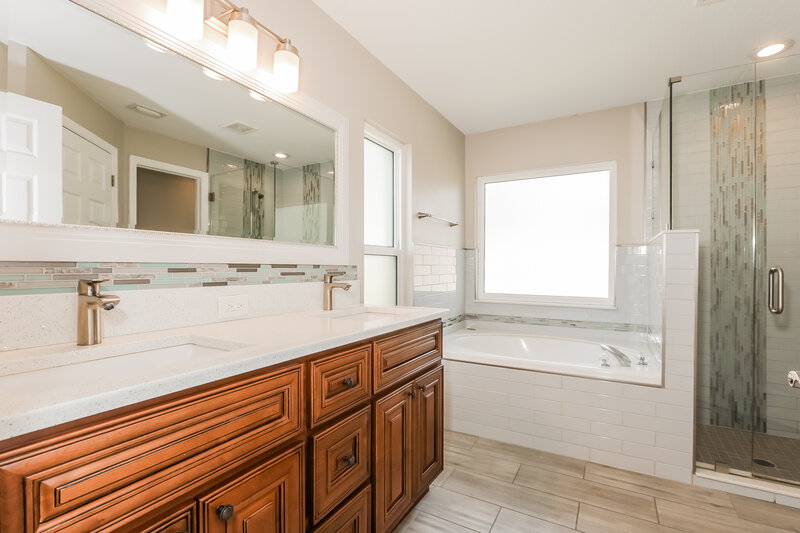 2,470/Mo, 2936 Minuteman Ln Brandon, FL 33511 Main Bathroom View
