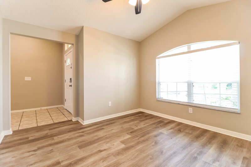 2,800/Mo, 3304 Pin Oak Ln Tampa, FL 33618 Sitting Room View