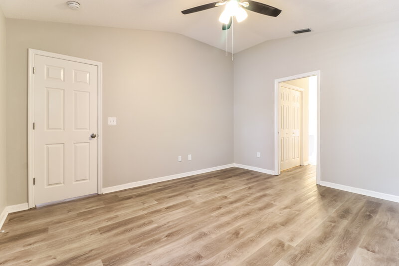 2,800/Mo, 3304 Pin Oak Ln Tampa, FL 33618 Main Bedroom View