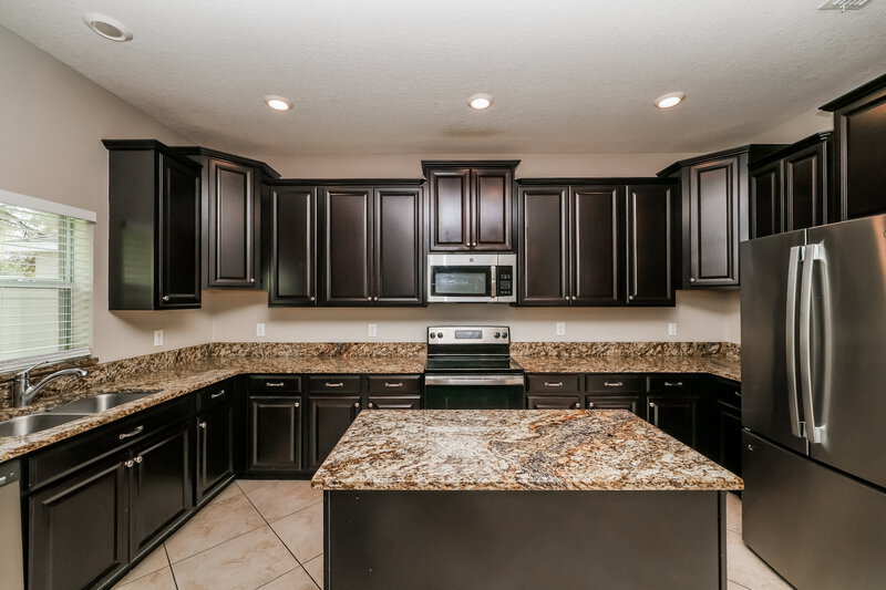 2,725/Mo, 10705 River Hawk Ln Riverview, FL 33569 Kitchen View