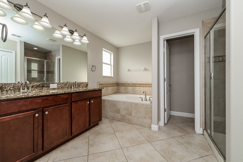 2,725/Mo, 10705 River Hawk Ln Riverview, FL 33569 Main Bathroom View
