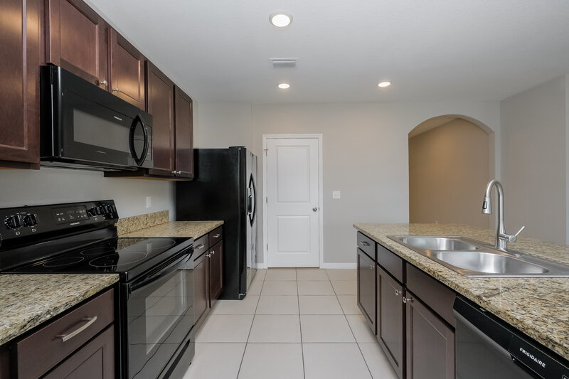 2,525/Mo, 14133 Arbor Pines Dr Riverview, FL 33579 Kitchen View