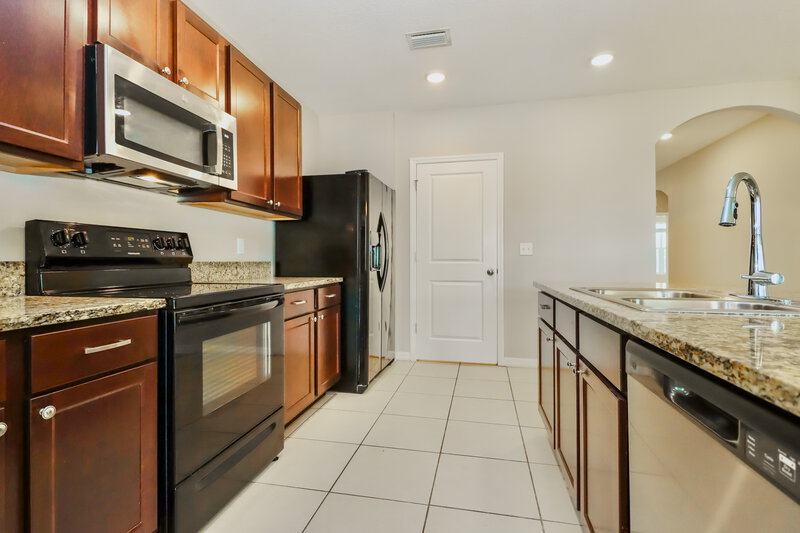 2,310/Mo, 14133 Arbor Pines Dr Riverview, FL 33579 Kitchen View 2