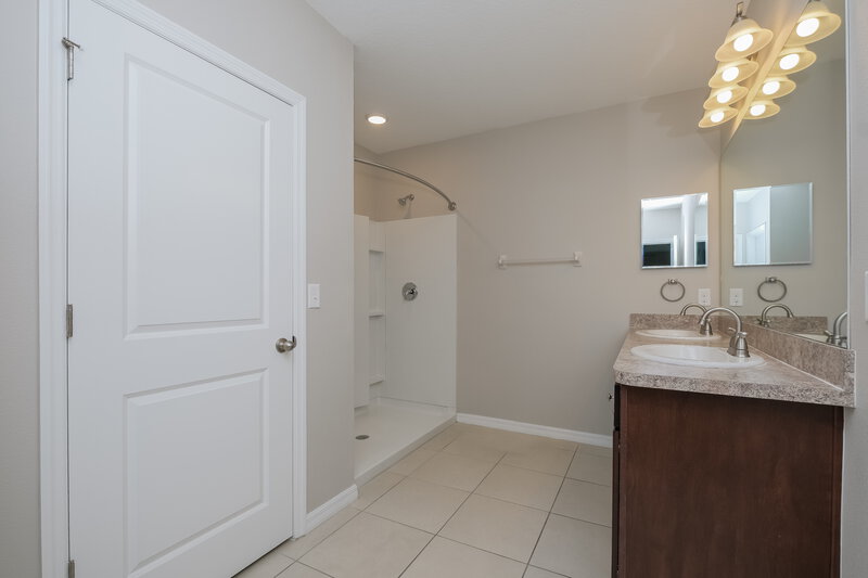 2,525/Mo, 14133 Arbor Pines Dr Riverview, FL 33579 Main Bathroom View