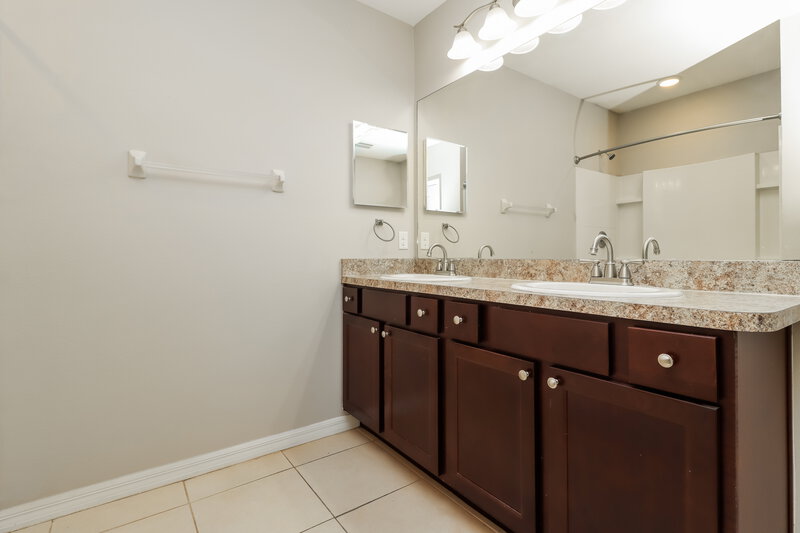 2,310/Mo, 14133 Arbor Pines Dr Riverview, FL 33579 Main Bathroom View