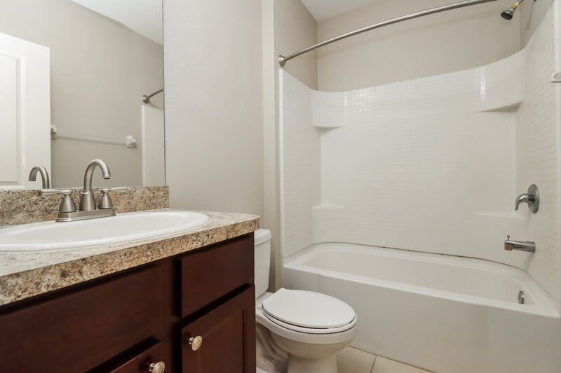 2,310/Mo, 14133 Arbor Pines Dr Riverview, FL 33579 Bathroom View