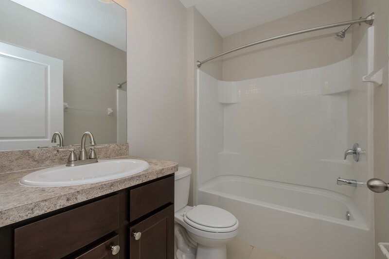 2,525/Mo, 14133 Arbor Pines Dr Riverview, FL 33579 Bathroom View