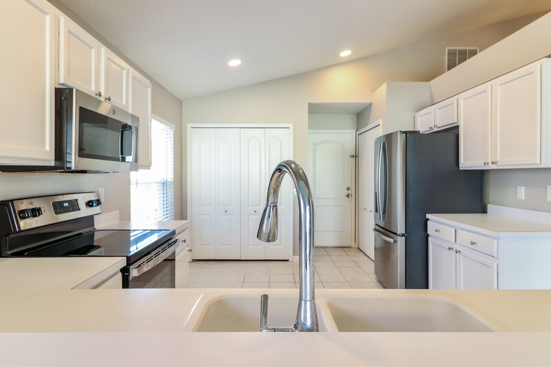2,180/Mo, 25802 Bloomsbury Ct Land O Lakes, FL 34639 Kitchen View