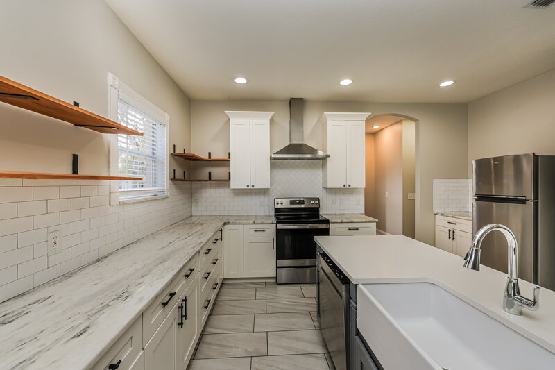 2,305/Mo, 1602 Cason Wood Ct Plant City, FL 33563 Kitchen View 2