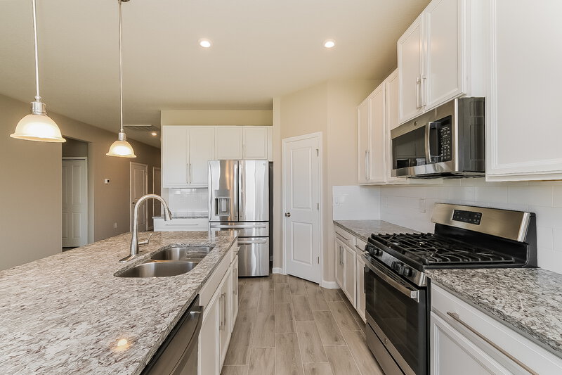2,600/Mo, 12329 Blue Pacific Dr Riverview, FL 33579 Kitchen View 2
