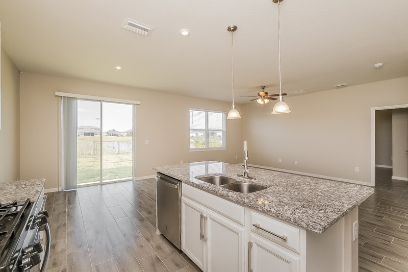 2,600/Mo, 12329 Blue Pacific Dr Riverview, FL 33579 Kitchen View 3