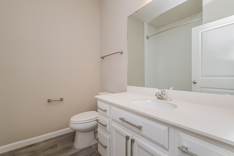 2,600/Mo, 12329 Blue Pacific Dr Riverview, FL 33579 Bathroom View