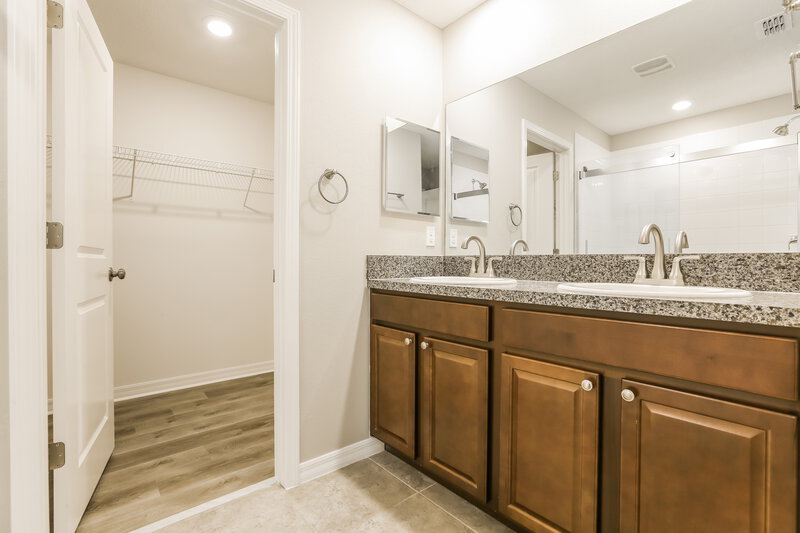2,410/Mo, 10418 Carloway Hills Dr Wimauma, FL 33598 Main Bathroom View