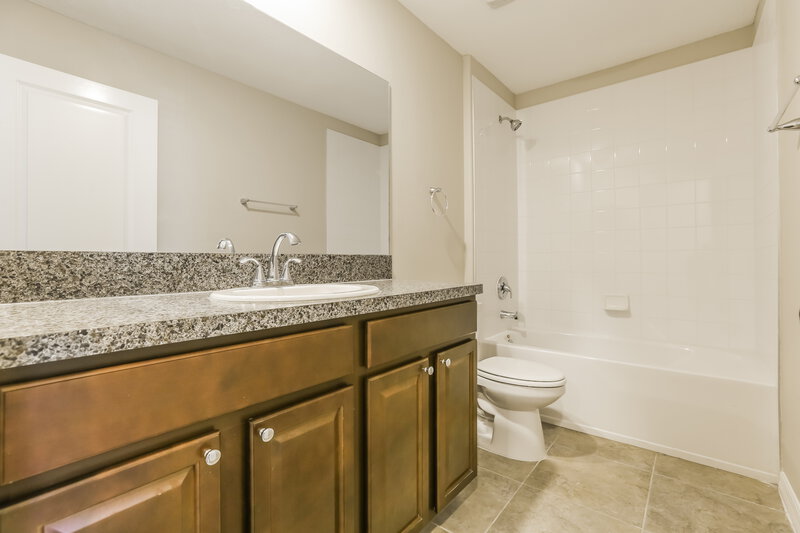 2,410/Mo, 10418 Carloway Hills Dr Wimauma, FL 33598 Bathroom View