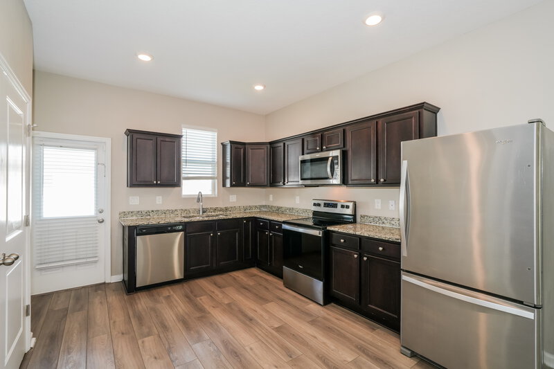 1,795/Mo, 34812 Daisy Meadow Loop Zephyrhills, FL 33541 Kitchen View