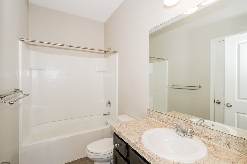 1,795/Mo, 34812 Daisy Meadow Loop Zephyrhills, FL 33541 Main Bathroom View