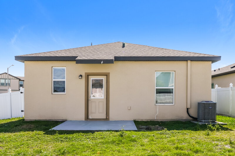 1,795/Mo, 34812 Daisy Meadow Loop Zephyrhills, FL 33541 Rear View