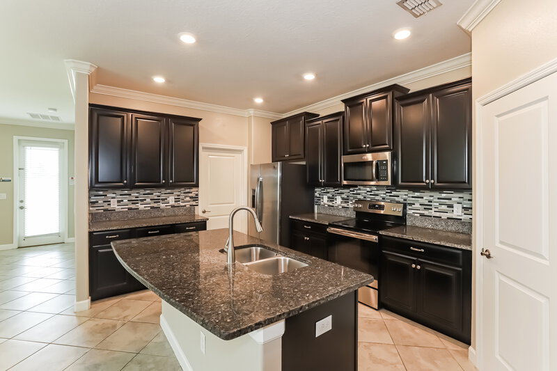2,700/Mo, 10071 Ivory Dr Ruskin, FL 33573 Kitchen View 3