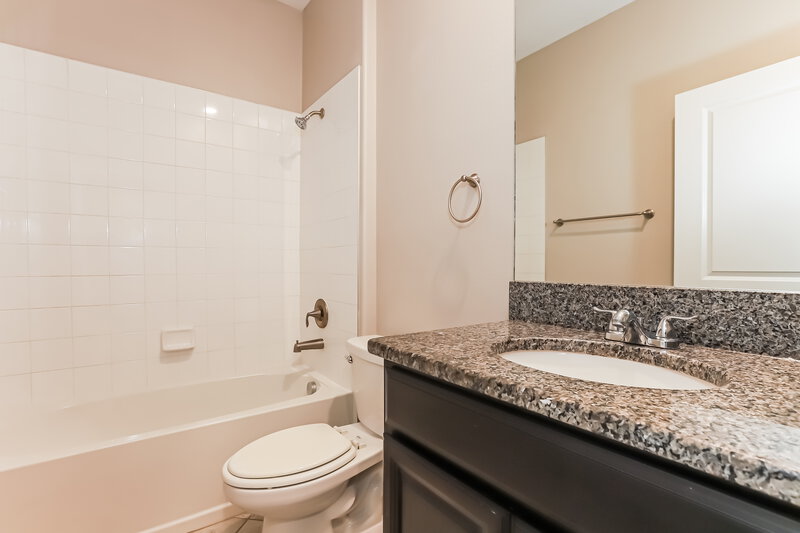 2,700/Mo, 10071 Ivory Dr Ruskin, FL 33573 Bathroom View