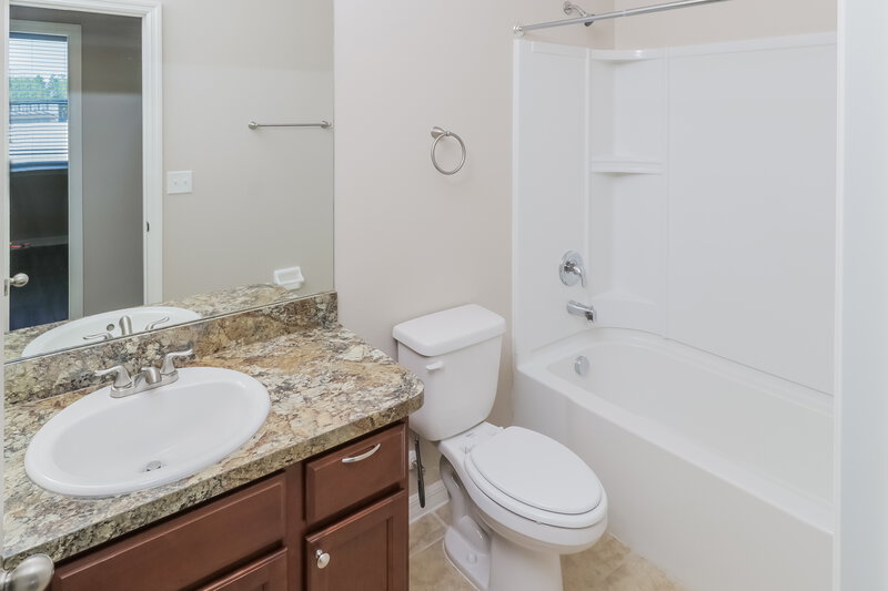 2,200/Mo, 30745 Water Lily Dr Brooksville, FL 34602 Bathroom View
