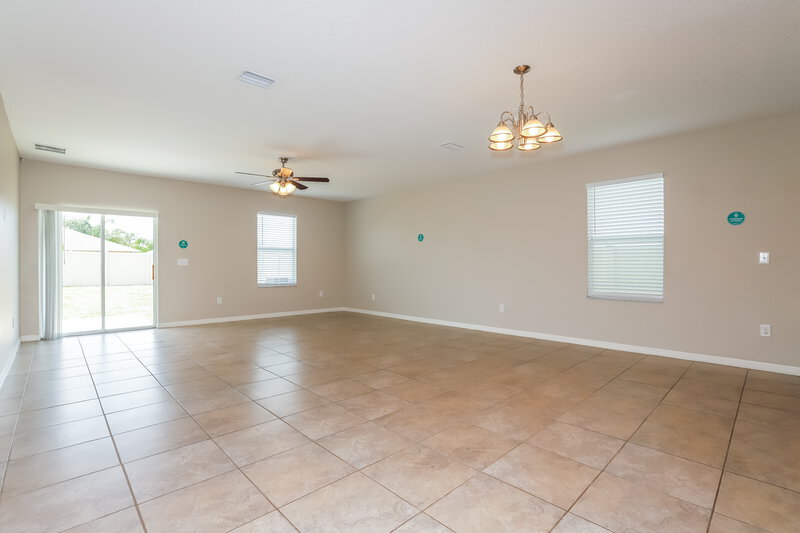 2,800/Mo, 1909 Broad Winged Hawk Dr Ruskin, FL 33570 Dining Room View