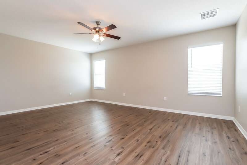 2,800/Mo, 1909 Broad Winged Hawk Dr Ruskin, FL 33570 Main Bedroom View