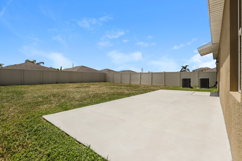 2,800/Mo, 1909 Broad Winged Hawk Dr Ruskin, FL 33570 Rear View 2