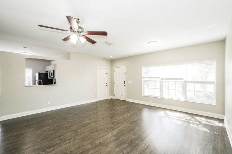 2,040/Mo, 416 Summer Sails Dr Valrico, FL 33594 Living Room View 2