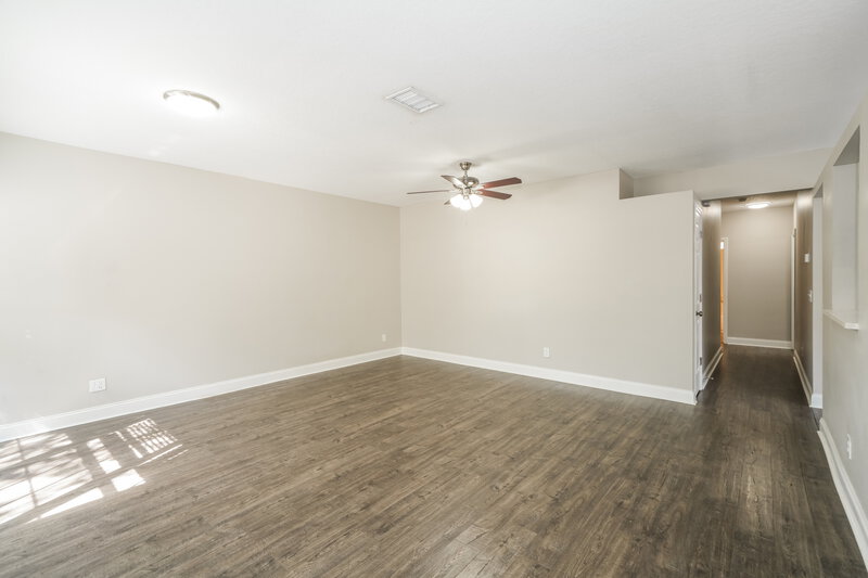 2,040/Mo, 416 Summer Sails Dr Valrico, FL 33594 Living Room View 4