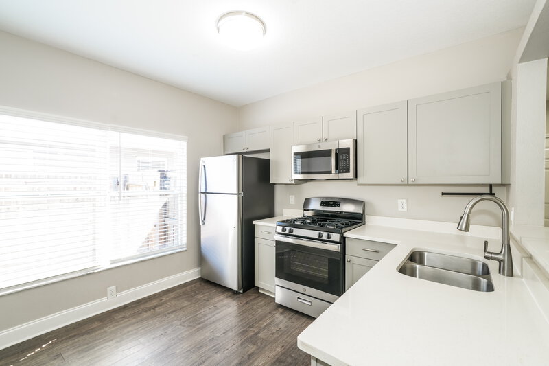 2,040/Mo, 416 Summer Sails Dr Valrico, FL 33594 Kitchen View