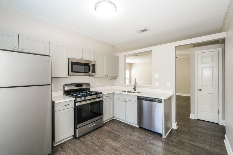 2,040/Mo, 416 Summer Sails Dr Valrico, FL 33594 Kitchen View 2