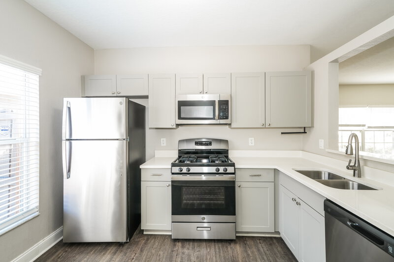 2,040/Mo, 416 Summer Sails Dr Valrico, FL 33594 Kitchen View 3