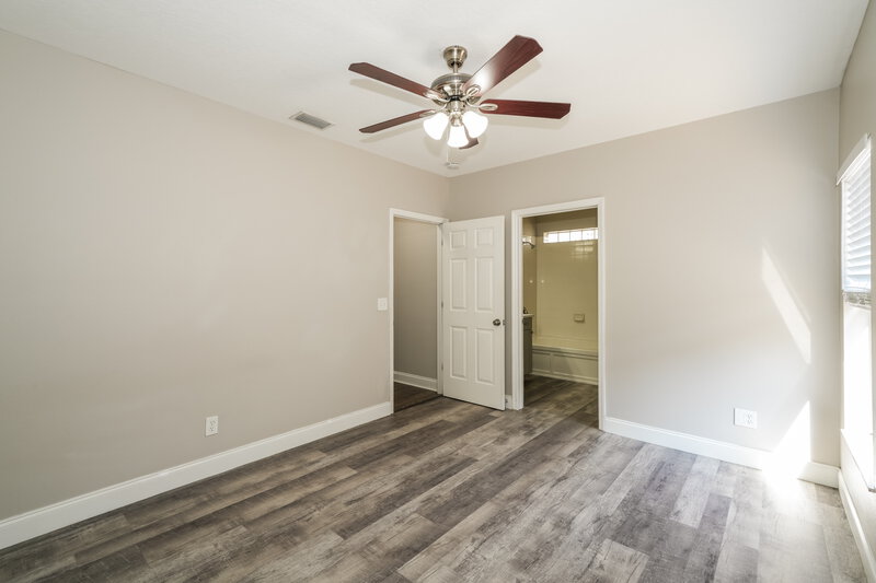 2,040/Mo, 416 Summer Sails Dr Valrico, FL 33594 Main Bedroom View