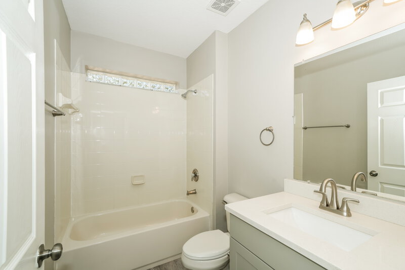 2,040/Mo, 416 Summer Sails Dr Valrico, FL 33594 Bathroom View