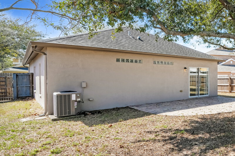 2,040/Mo, 416 Summer Sails Dr Valrico, FL 33594 Rear View