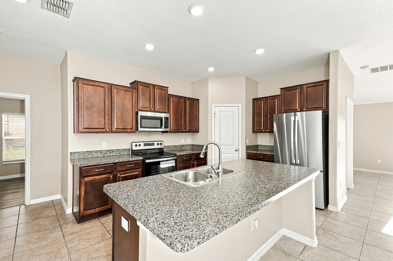 2,510/Mo, 204 Archcliffe Point Pl Dover, FL 33527 Kitchen View 2