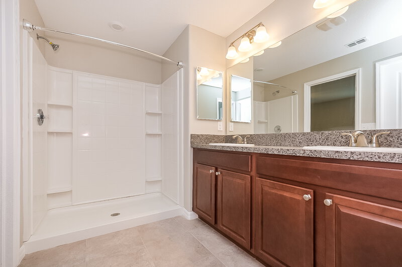 2,475/Mo, 204 Archcliffe Point Pl Dover, FL 33527 Main Bathroom View