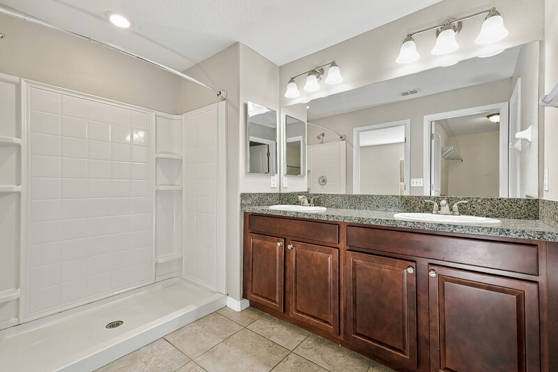 2,510/Mo, 204 Archcliffe Point Pl Dover, FL 33527 Primary Bathroom View