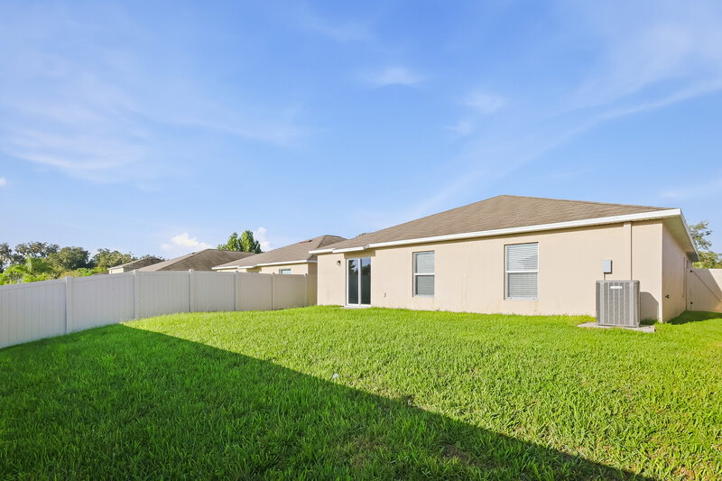 2,510/Mo, 204 Archcliffe Point Pl Dover, FL 33527 Rear View