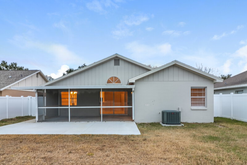 2,370/Mo, 1824 Tinsmith Cir Lutz, FL 33559 Rear View
