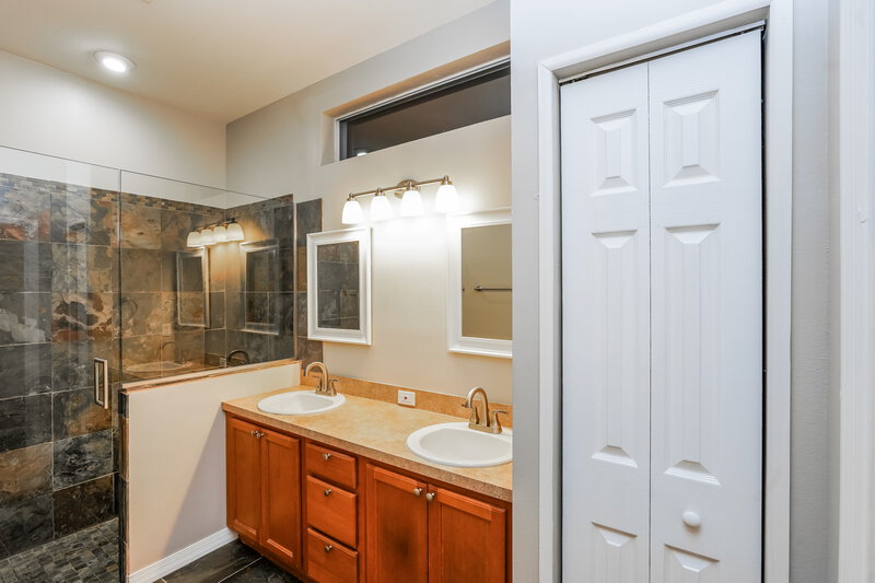2,115/Mo, 1838 Atlantic Dr Ruskin, FL 33570 Main Bathroom View