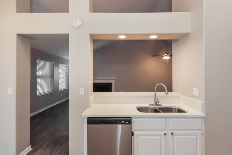 3,880/Mo, 10201 Evening Trail Dr Riverview, FL 33569 Kitchen View 2